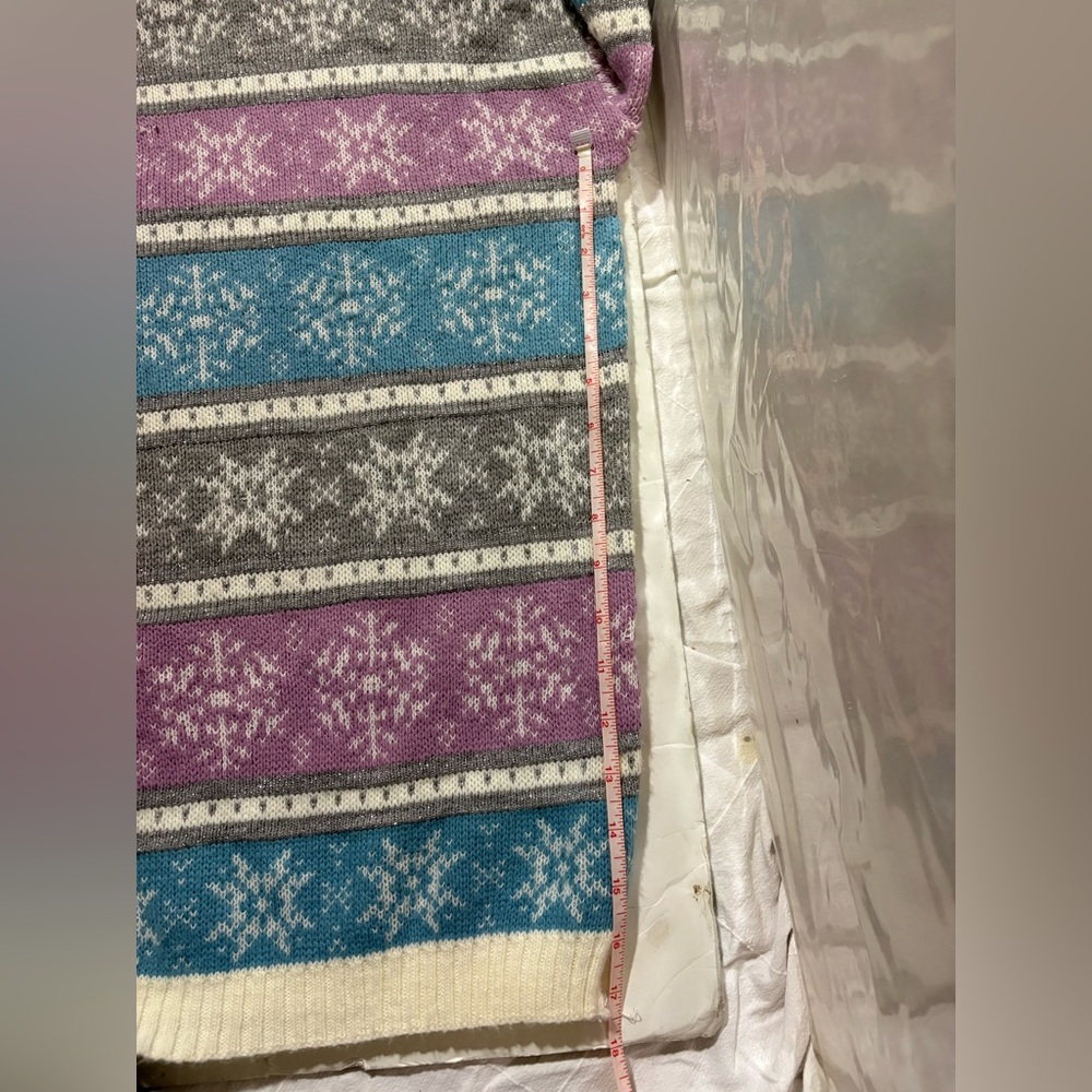 Vintage Snowflake Pattern Sweater - Picture 8 of 9